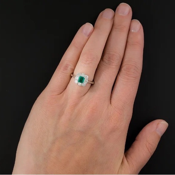 Simulated Emerald Luxury Ring Sz 7 - Picture 5 of 5